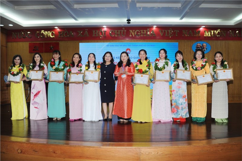 Lễ Trao Giải
Hội thi Giáo viên dạy giỏi cấp Thành phố bậc Mầm Non
Chủ đề “Phối hợp giữa nhà trường gia đình và cộng đồng trong nuôi dưỡng, chăm sóc, giáo dục trẻ” năm học 2022-2023